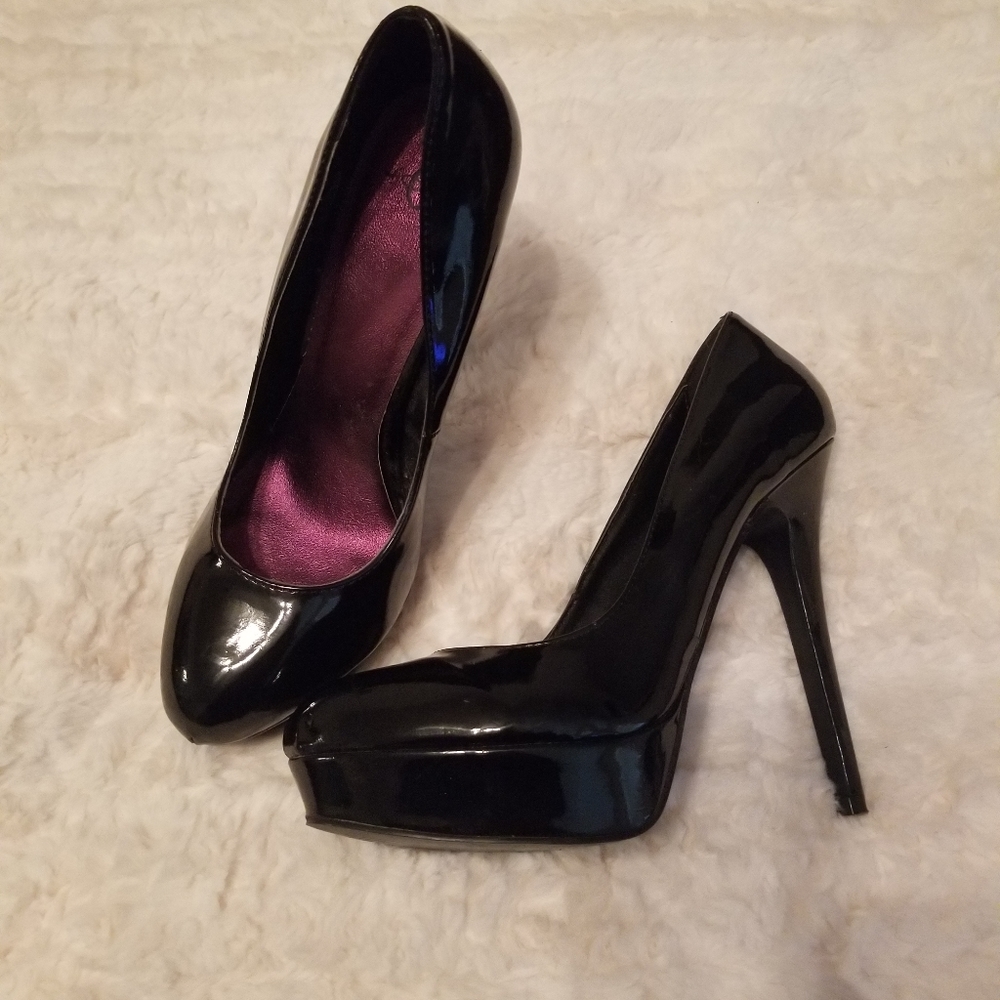 Shoes - Picture 3 of 4